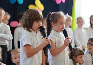 06 Dzieci mówią wierszyk