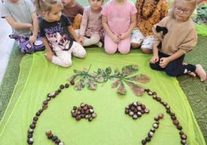 Dziewczynki z kasztanową buźką