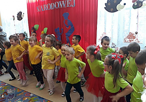 Tańczące przedszkolaki