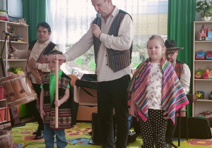 Antek i Hania przed występem tanecznym