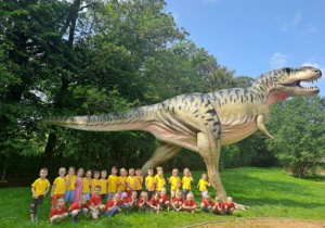 Jeżyki i Pszczółki z dinozaurem