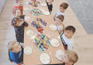 Grupa Pszczółek świętuje Dzień Chłopaka i Jabłka