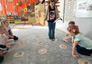 Lila koduje drogę jeża.