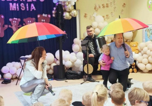 Marysia występuje z panią i panem Maćkiem.