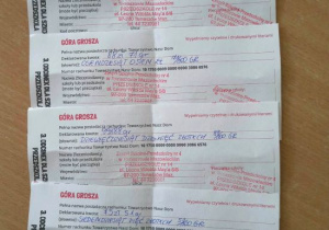 Odcinki potwierdzające wpłacone pieniądze.